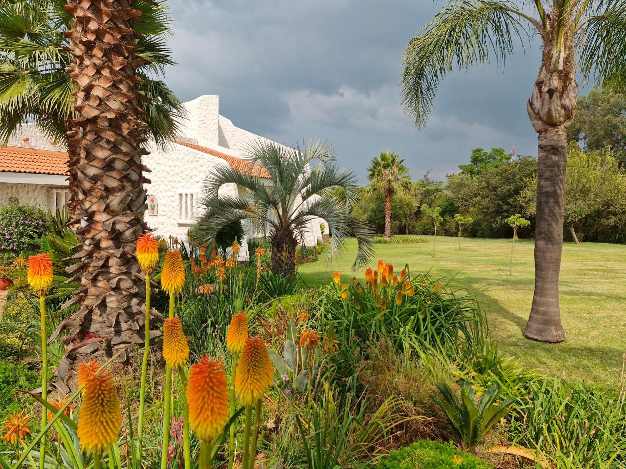 Villa Sardinia Guest House Midrand Exterior photo